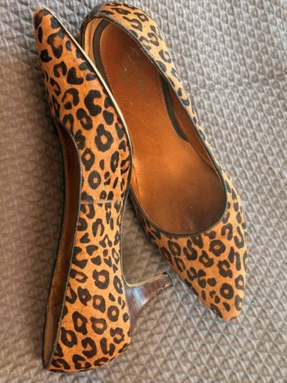 Clarks Indigo Artisan Calf Hair Leopard Print Pointed Toe Kitten Heel Pump W9.5
